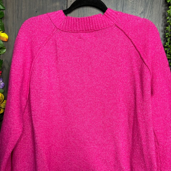 b💙2/$40💙Yummy Sweater Co Vibrant Pink V Neck Pullover Sweater Size M - Picture 9 of 16